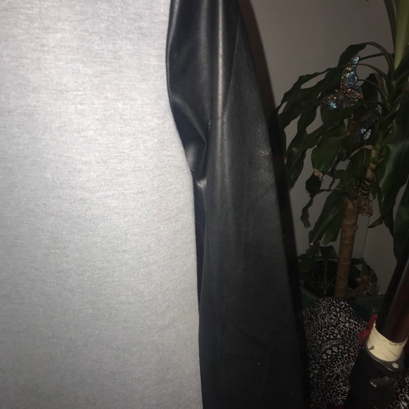 Beautiful leather arm and gray dress - Picture 2 of 5